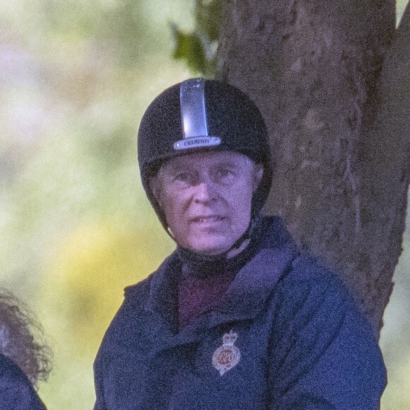Le prince Andrew, duc d'York, monte à cheval à Windsor, au Royaume-Uni, le 1er octobre 2022. 