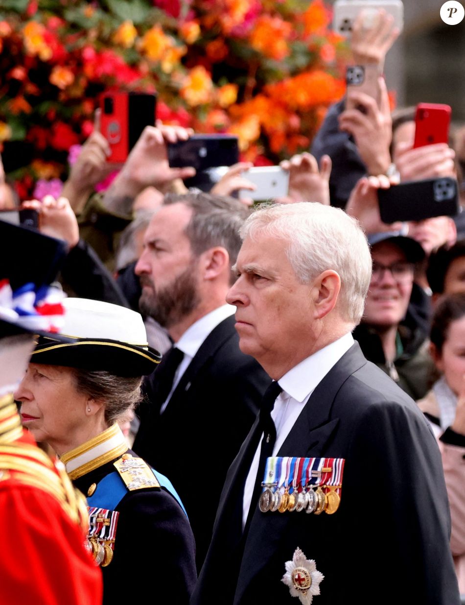 Le prince Andrew, duc d'York Arrivées au service funéraire à l'Abbaye