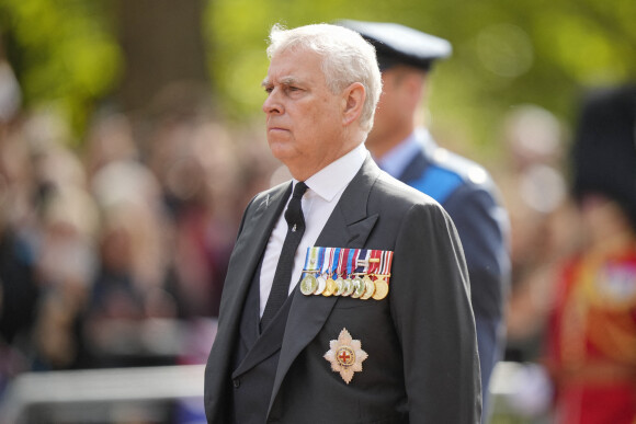 Le prince Andrew, duc d'York - Procession cérémonielle du cercueil de la reine Elisabeth II du palais de Buckingham à Westminster Hall à Londres, Royaume Uni, le 14 septembre 2022. 