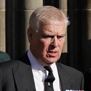 Le prince Andrew, duc d'York - Procession du cercueil de la reine Elisabeth II du palais de Holyroodhouse à la cathédrale St Giles d'Édimbourg, Royaume Uni.