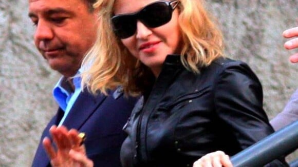 Madonna est dans la tourmente ! Heureusement, Jesus Luz la soutient... de très près !