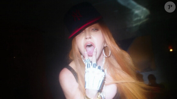 Madonna dans son clip "Hung Up on Tokischa" avec la rappeuse dominicaine Tokischa. Los Angeles. Le 21 septembre 2022.