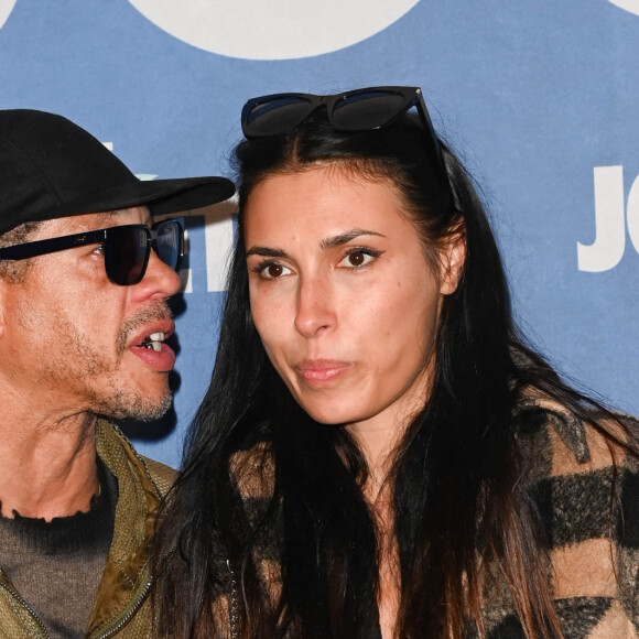JoeyStarr et une amie - Avant-première du film "Le Nouveau Jouet" au Grand Rex à Paris le 9 octobre 2022. © Coadic Guirec/Bestimage