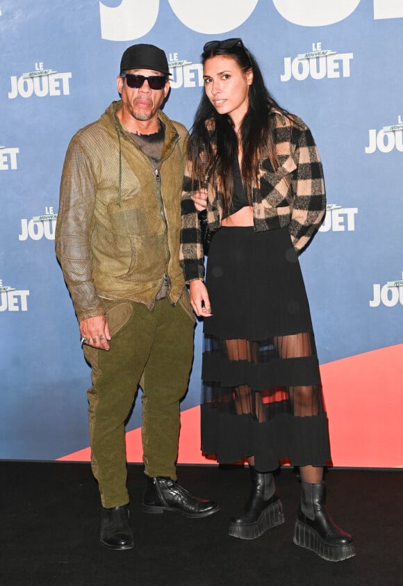 JoeyStarr et une amie - Avant-première du film "Le Nouveau Jouet" au Grand Rex à Paris le 9 octobre 2022. © Coadic Guirec/Bestimage