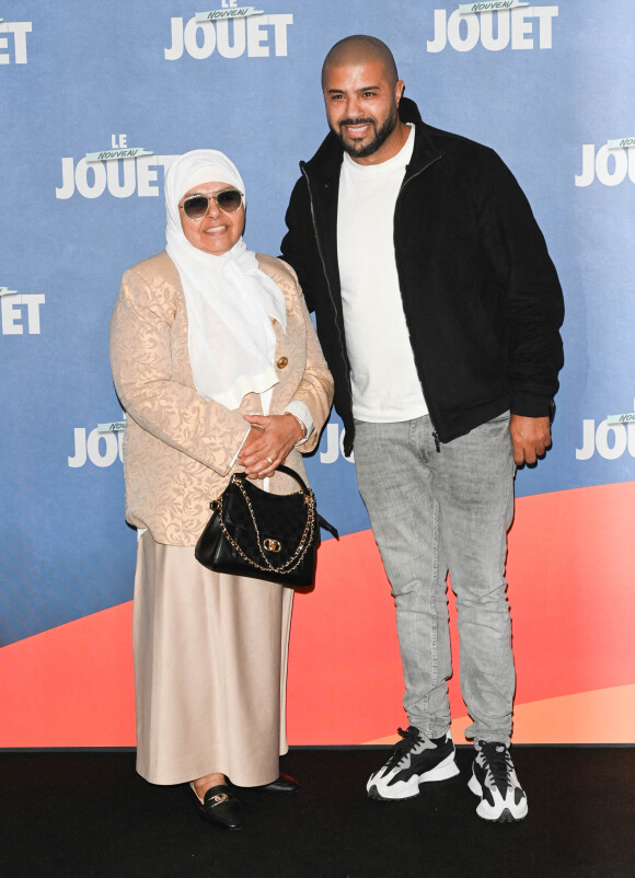 Mima Debbouze et son fils Mohamed Debbouze - Avant-première du film "Le Nouveau Jouet" au Grand Rex à Paris le 9 octobre 2022. © Coadic Guirec/Bestimage