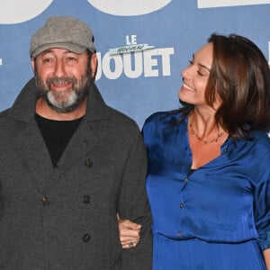 Kad Merad et sa compagne Julia Vignali - Avant-première du film "Le Nouveau Jouet" au Grand Rex à Paris le 9 octobre 2022. © Coadic Guirec/Bestimage