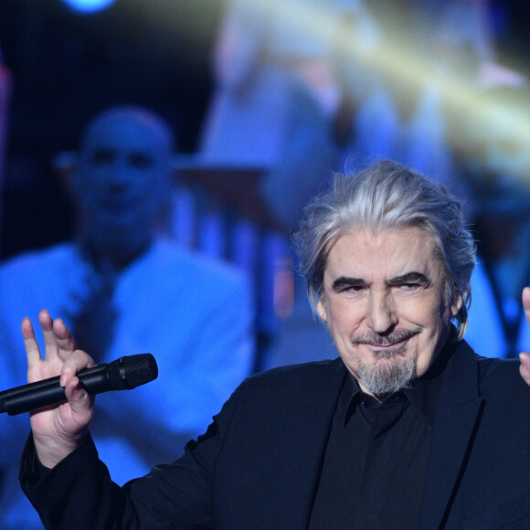 Serge Lama lors de l'enregistrement de la dernière des "Années Bonheur" présentée par Patrick Sébastien à Saint-Denis le 12 février 2019. Pour les téléspectateurs, P.Sébastien fera ses adieux à l'émission lors de la diffusion le 11 mai 2019. © Giancarlo Gorassini / Bestimage  
