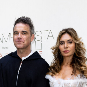 Robbie Williams et Ayda Field Williams - Les célébrités au photocall du défilé de mode Haute-Couture automne-hiver 2022-2023 "Giambattista Valli" à Paris le 4 juillet 2022 © Olivier Borde / Bestimage