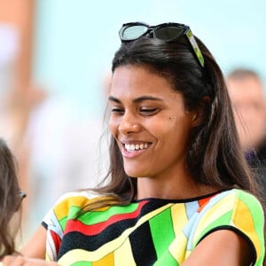 Tina Kunakey arrive à l'aéroport de Venise-Marco Polo lors de la 79ème édition du festival international du film de Venise (La Mostra), Italie, le 2 septembre 2022.