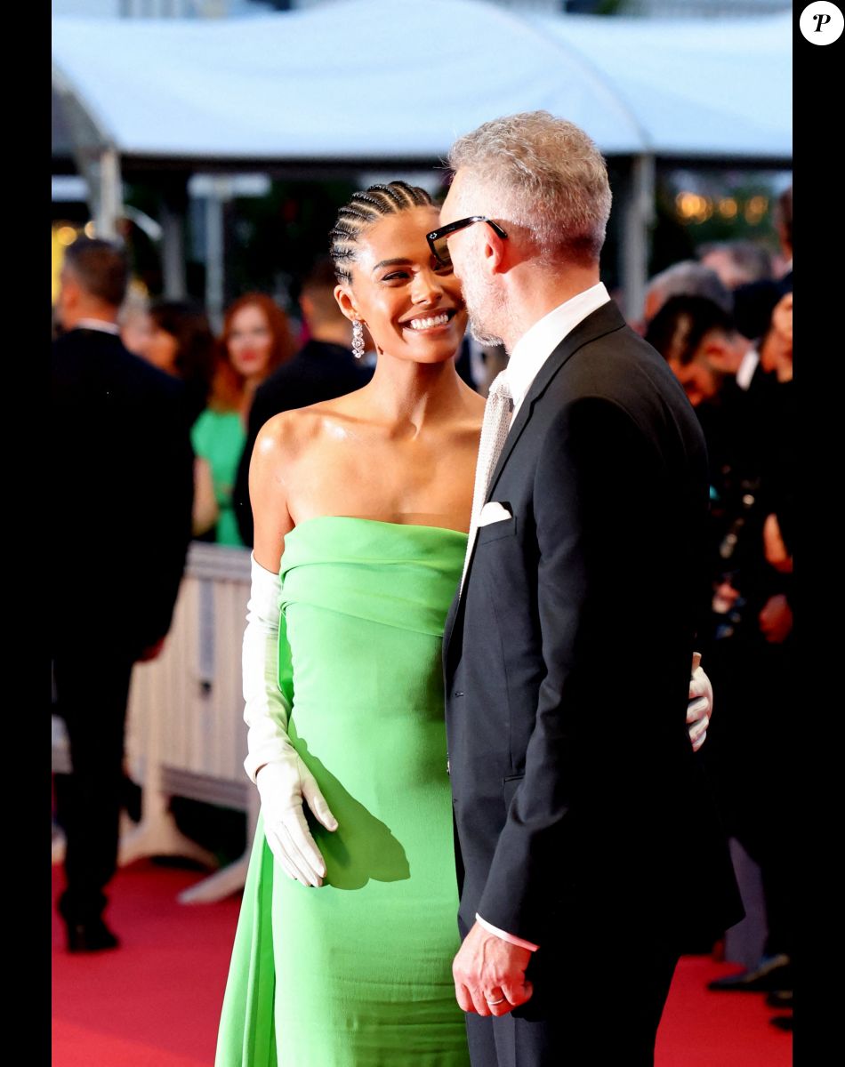Tina Kunakey et son mari Vincent Cassel - Montée des marches du film " Les crimes du futur " lors du 75ème Festival International du Film de Cannes. Le 23 mai 2022 © Dominique Jacovides / Bestimage.