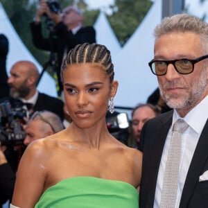 Tina Kunakey et son mari Vincent Cassel - Montée des marches du film " Les crimes du futur " lors du 75ème Festival International du Film de Cannes. Le 23 mai 2022 © Olivier Borde / Bestimage.