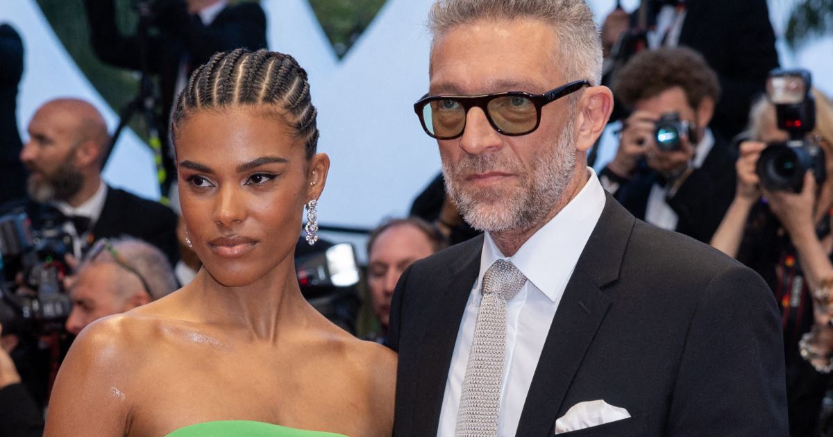 Un Si Grand Soleil En Avance Du 23 Mai 2022 Tina Kunakey et son mari Vincent Cassel - Montée des marches du film