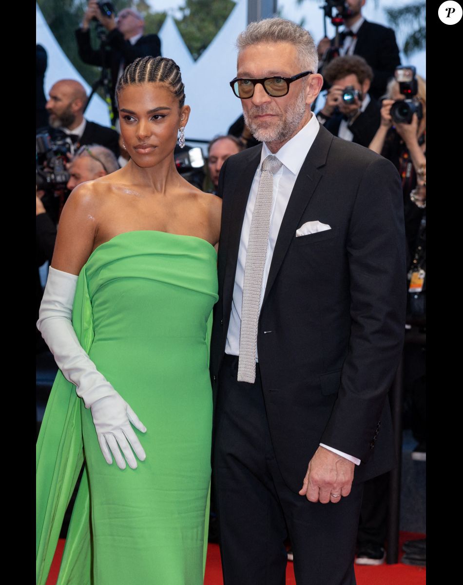 Tina Kunakey et son mari Vincent Cassel - Montée des marches du film " Les crimes du futur " lors du 75ème Festival International du Film de Cannes. Le 23 mai 2022 © Olivier Borde / Bestimage.