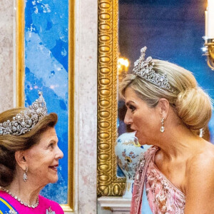 La reine Silvia de Suède et la reine Maxima des Pays-Bas - Banquet d'état au palais royal de Stockholm en l'honneur de la famille royale des Pays-Bas le le 11 octobre 2022. 