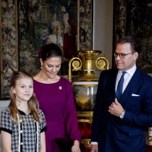 Le roi Willem-Alexander et la reine Maxima des Pays-Bas avec la princesse Victoria et le prince Daniel de Suède avec leur fille la princesse Estelle de Suède - La famille royale de Suède accueille le roi Willem-Alexander et de la reine Maxima des Pays-Bas au palais royal de Stockholm, Suède, le 11 octobre 2022. 