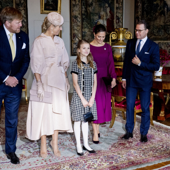 Le roi Willem-Alexander et la reine Maxima des Pays-Bas avec la princesse Victoria et le prince Daniel de Suède avec leur fille la princesse Estelle de Suède - La famille royale de Suède accueille le roi Willem-Alexander et de la reine Maxima des Pays-Bas au palais royal de Stockholm, Suède, le 11 octobre 2022. 