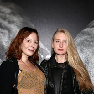 Louise Depardieu et sa mère Elise Ventre- Inauguration de l'exposition photographique de Nikos Aliagas intitulée "Corps et âmes" à la Conciergerie à Paris le 23 Mars 2016. © Dominique Jacovides / Bestimage