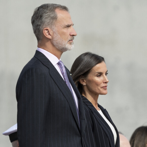 Le roi Felipe VI d'Espagne et la reine Letizia au départ de Madrid pour une visite de trois jours en Allemagne le 16 octobre 2022. 