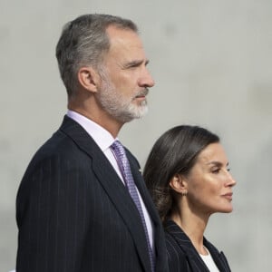 Le roi Felipe VI d'Espagne et la reine Letizia au départ de Madrid pour une visite de trois jours en Allemagne le 16 octobre 2022. 