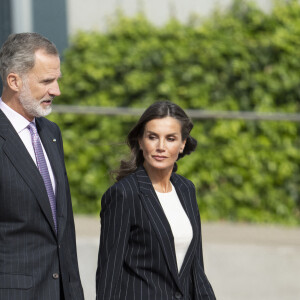 Le roi Felipe VI d'Espagne et la reine Letizia au départ de Madrid pour une visite de trois jours en Allemagne le 16 octobre 2022. 