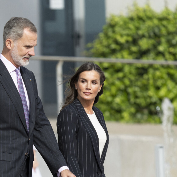 Le roi Felipe VI d'Espagne et la reine Letizia au départ de Madrid pour une visite de trois jours en Allemagne le 16 octobre 2022. 