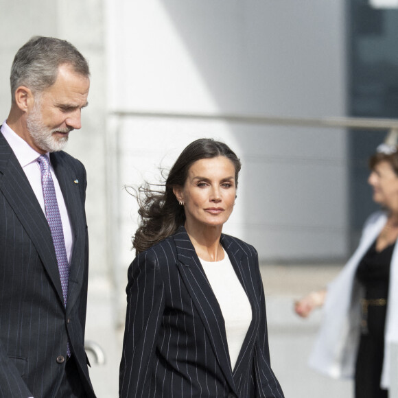 Le roi Felipe VI d'Espagne et la reine Letizia au départ de Madrid pour une visite de trois jours en Allemagne le 16 octobre 2022. 