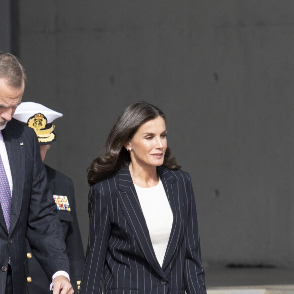 Le roi Felipe VI d'Espagne et la reine Letizia au départ de Madrid pour une visite de trois jours en Allemagne le 16 octobre 2022. 