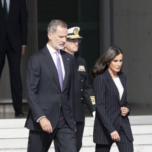 Le roi Felipe VI d'Espagne et la reine Letizia au départ de Madrid pour une visite de trois jours en Allemagne le 16 octobre 2022. 
