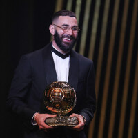 Karim Benzema sacré Ballon d'Or 2022 : son fils chic en smoking, son ex Cora divine les épaules dénudées