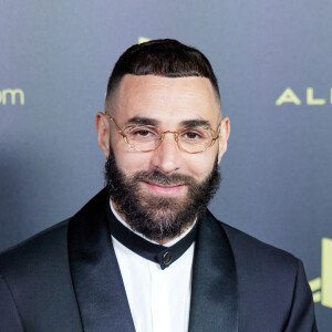 Karim Benzema porte une montre Richard Mille - Photocall du 66ème Ballon d'Or au Théâtre du Chatelet à Paris le 17 octobre 2022. © Cyril Moreau/Bestimage 