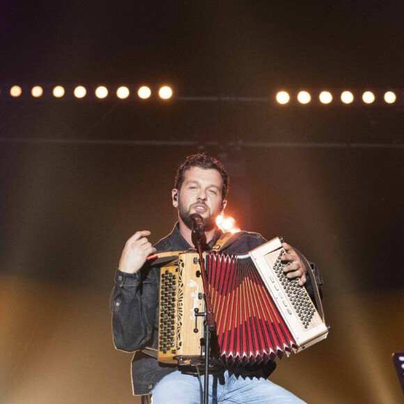 Exclusif - Claudio Capéo - 10e édition du concert "Leurs voix pour l'espoir" à l'Olympia de Paris. Le 17 octobre 2022. © Pierre Perusseau / M. Ausset-Lacroix / Bestimage