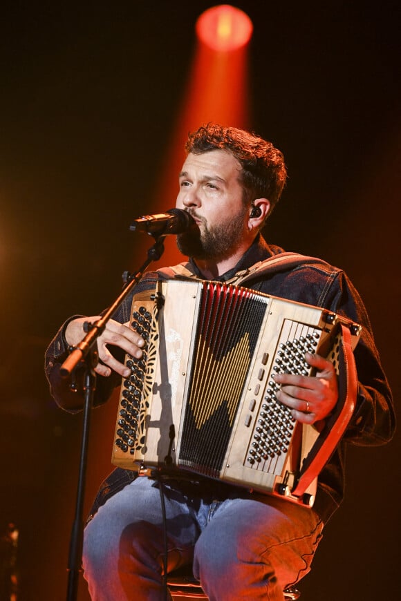 Exclusif - Claudio Capéo - 10e édition du concert "Leurs voix pour l'espoir" à l'Olympia de Paris. Le 17 octobre 2022. © Pierre Perusseau / M. Ausset-Lacroix / Bestimage