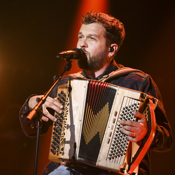 Exclusif - Claudio Capéo - 10e édition du concert "Leurs voix pour l'espoir" à l'Olympia de Paris. Le 17 octobre 2022. © Pierre Perusseau / M. Ausset-Lacroix / Bestimage