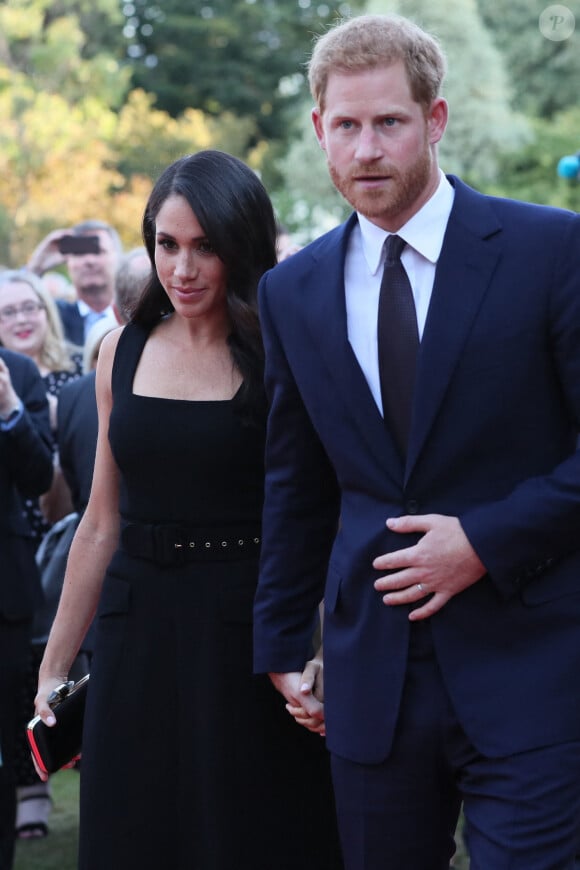 Le prince Harry, duc de Sussex, et sa femme Meghan Markle, duchesse de Sussex lors d'une réception à la Glencairn House (résidence de R. Barnett) à Dublin.