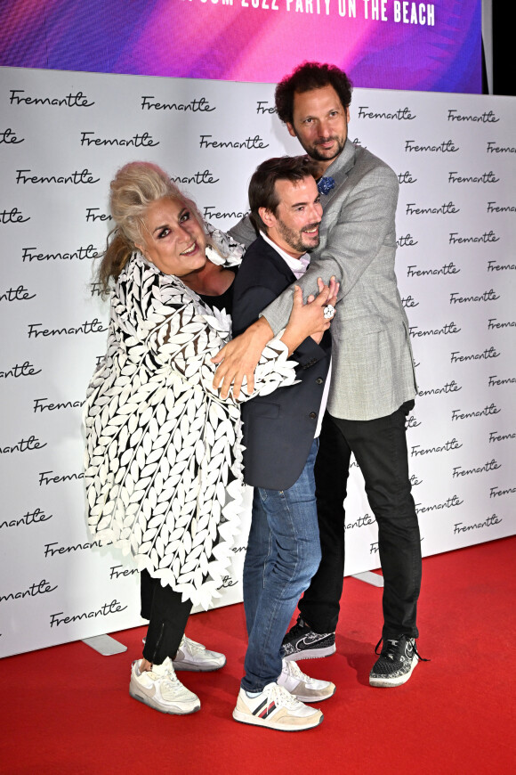 Marianne James, Eric Antoine et leur producteur - Soirée Fremantle pour la 38e édition du Mipcom à Cannes, le 17 octobre 2022. © Bruno Bebert / Bestimage