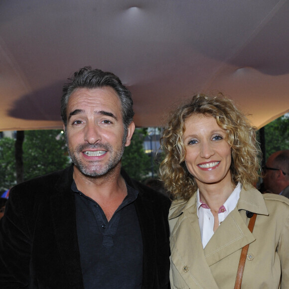 Alexandra Lamy et Jean Dujardin en 2012 pour l'avant-première du film Un bonheur n'arrive jamais seul à Paris