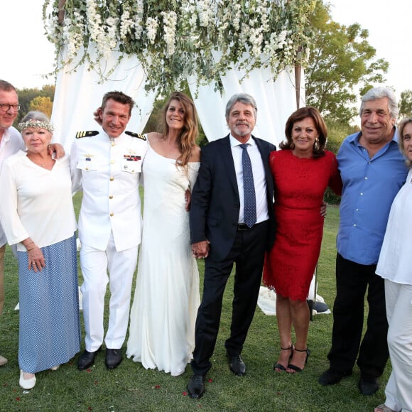 Catherine Allégret et son mari Maurice Vaudaux, Benjamin Castaldi et sa femme Aurore Aleman, Thomas et Bonnie (les parents d'Aurore Aleman), Jean-Pierre Castaldi et sa femme Corinne Champeval - Cérémonie religieuse - Mariage de Benjamin Castaldi et Aurore Aleman au Mas de La Rose à Eygalières, le 27 août 2016. © Jacovides-Moreau/Bestimage.