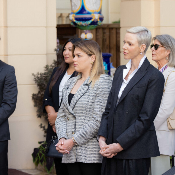 Louis Ducruet, Marie Ducruet, Camille Gottlieb, la princesse Charlène de Monaco et la princesse Caroline de Hanovre lors de la conférence de présentation des célébrations du centenaire de la naissance du Prince Rainier III de Monaco au Palais de Monaco, le 28 septembre 2022. La Princesse Stéphanie sera en charge, avec le Prince Albert II, des événements qui se dérouleront en 2023. De nombreuses personnalités monégasques font également partie du comité d'organisation. © Olivier Huitel/Pool Restreint Monaco/Bestimage  Presentation Conference of the centenary celebrations of the birth of Prince Rainier III of Monaco at the Monaco Palace. Princess Stéphanie will be in charge, with Prince Albert II, of the events that will take place in 2023. Many Monegasque personalities are also part of the organising committee.