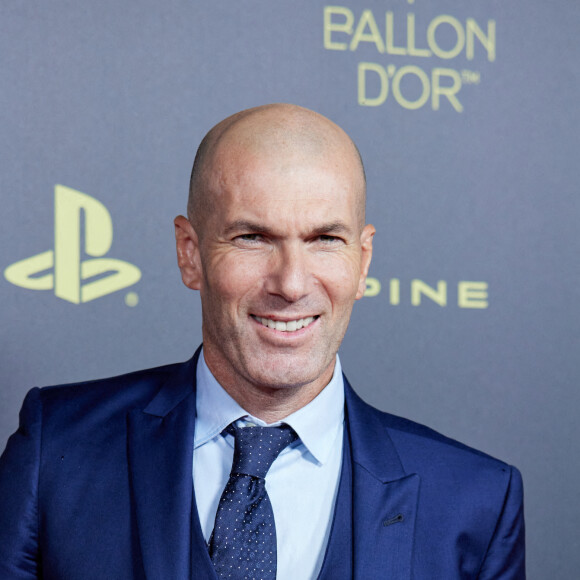 Zinedine Zidane - Photocall de la 66ème cérémonie du Ballon d'Or au Théâtre du Chatelet à Paris le 17 octobre 2022. © Cyril Moreau/Bestimage