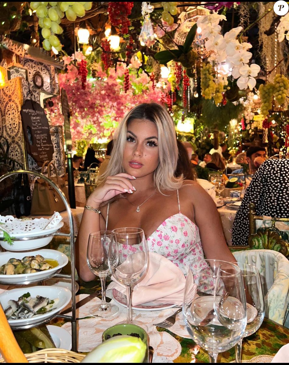 Carla Moreau au restaurant