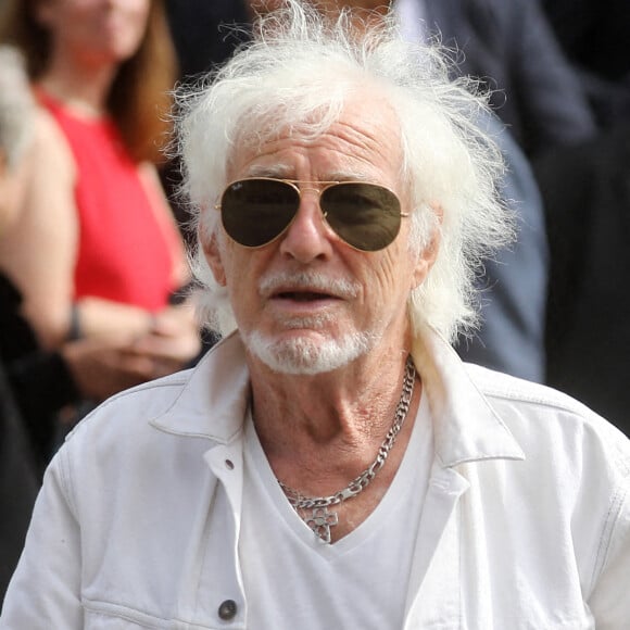 Info - Hugues Aufray a perdu son frère Jean-Paul - Hugues Aufray - Sorties - Obsèques de Jean-Paul Belmondo en l'église Saint-Germain-des-Prés, à Paris le 10 septembre 2021. © Dominique Jacovides / Bestimage 