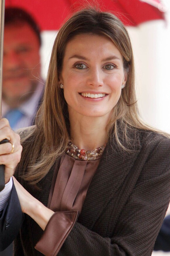 La princesse Letizia d'Espagne lors de la présentation par le prince de Girone de sa fondation à Séville le 12 février 2010