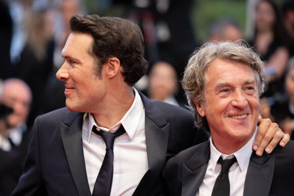 Nicolas Bedos, François Cluzet - Montée des marches du film "Mascarade" lors du 75ème Festival International du Film de Cannes. © Olivier Borde / Bestimage 