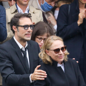 Nicolas Bedos, Joëlle Bercot (femme de Guy Bedos) - Sorties - Hommage à Guy Bedos en l'église de Saint-Germain-des-Prés à Paris le 4 juin 2020.