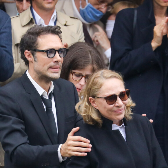 Nicolas Bedos, Joëlle Bercot (femme de Guy Bedos) - Sorties - Hommage à Guy Bedos en l'église de Saint-Germain-des-Prés à Paris le 4 juin 2020.