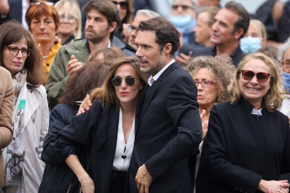 Victoria Bedos, Nicolas Bedos, Joëlle Bercot, Mireille Dumas - Sorties - Hommage à Guy Bedos en l'église de Saint-Germain-des-Prés à Paris le 4 juin 2020.