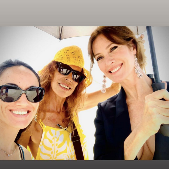 Mareva Galanter la poitrine apparente pour un shooting photo - Instagram