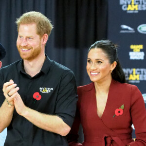 Le prince Harry, duc de Sussex, et Meghan Markle, duchesse de Sussex, enceinte, assistent à la finale de basketball en fauteuil roulant aux Invictus Games 2018 à Sydney