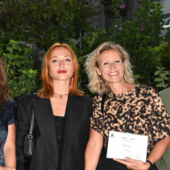 Philip Boeffard, Mélanie Doutey, Chloé Jouannet et Alexandra Lamy, Thomas Dappelo, Solen Roy Pagenault - 1er Cocktail des nommés du Festival de la fiction de La Rochelle dans l'hôtel particulier de la SACD à Paris le 1er septembre 2022. © Coadic Guirec/Bestimage.