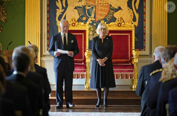 Le roi Charles III d'Angleterre et la reine consort Camilla Parker Bowles reçoivent le "Message of Condolence" de la part du porte-parole de l'assemblée d'Irlande du Nord, au château de Hillsborough. Le 13 septembre 2022 